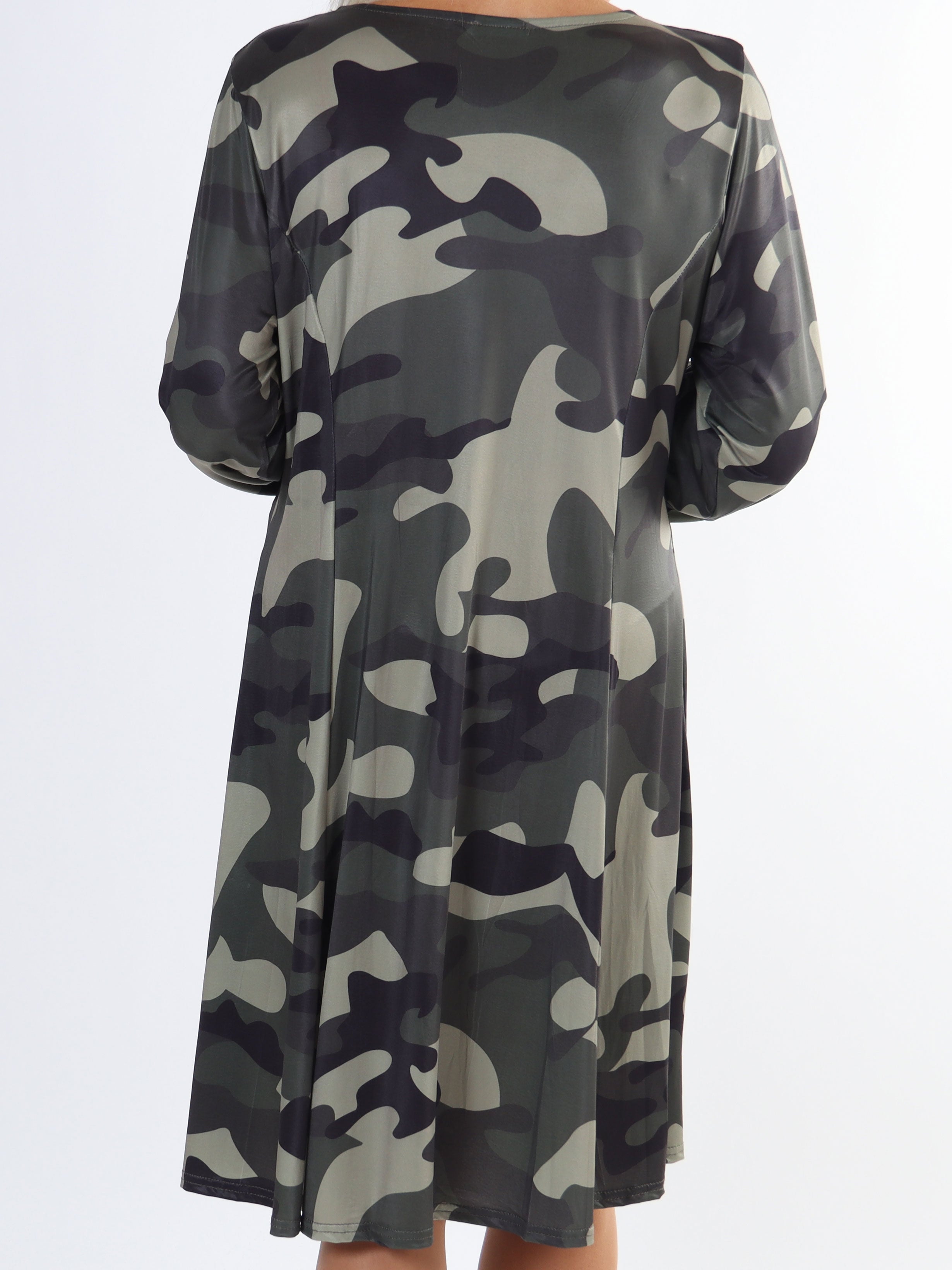 Maj Camo L/S - Elastisk plus size kjole i camouflageprint